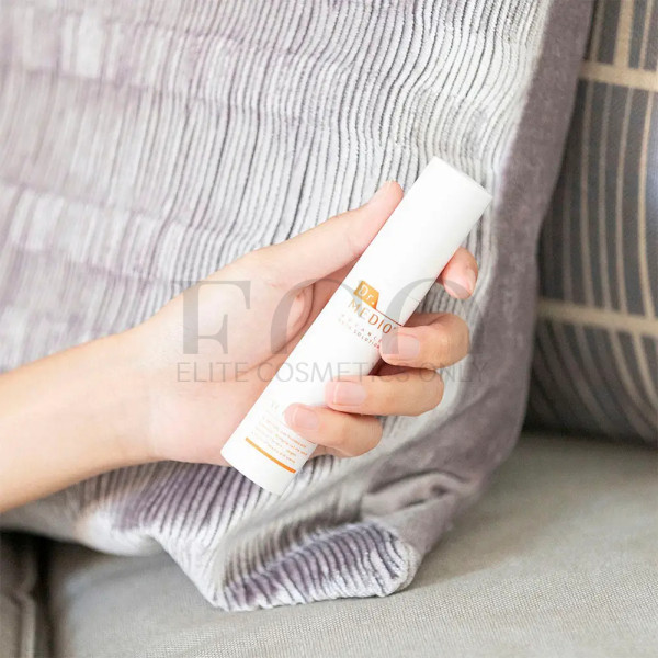 Multivitamin rejuvenating face serum with hyaluronic acid Dr. Medion VC Essence Plus 30 ml